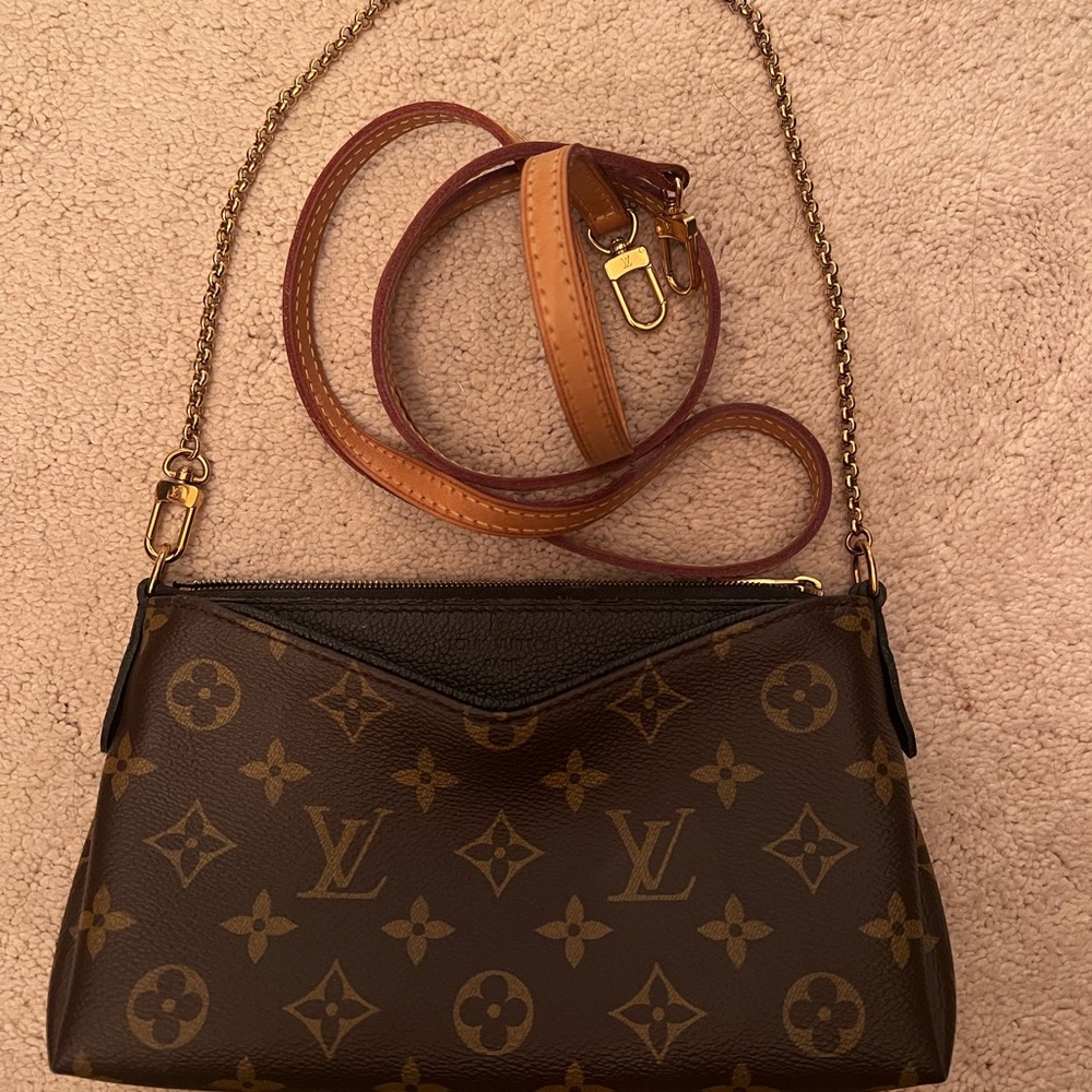 Louis Vuitton palace clutch Crossbody with chain